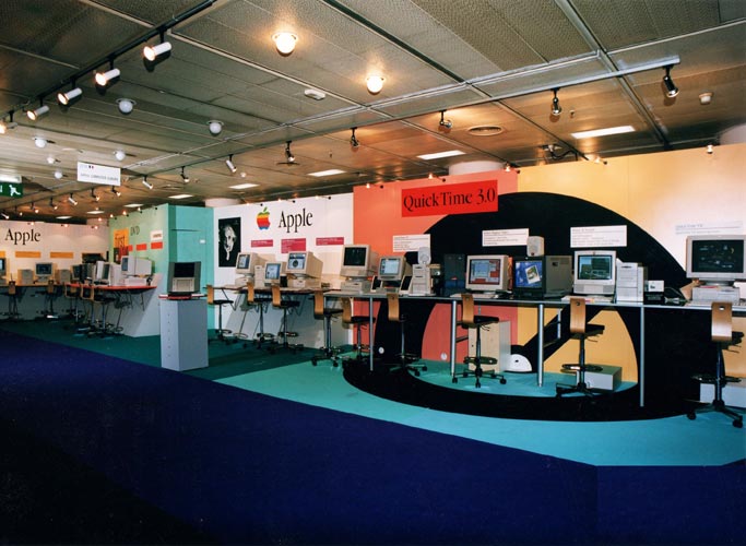 CONCEPTION STAND APPLE